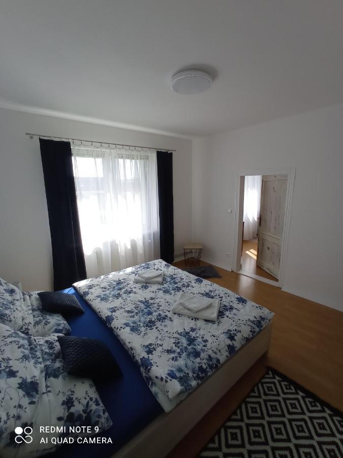 Apartman Julrich Vrbov Eksteriør billede