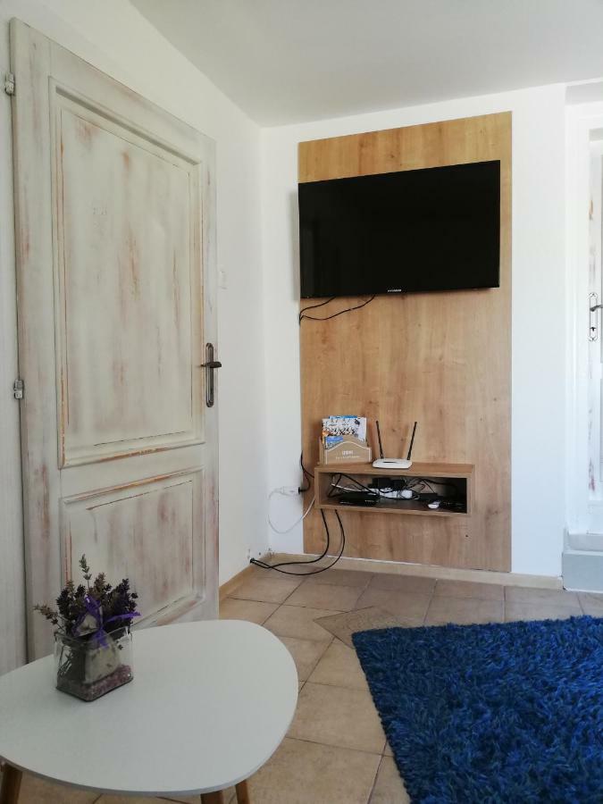 Apartman Julrich Vrbov Eksteriør billede