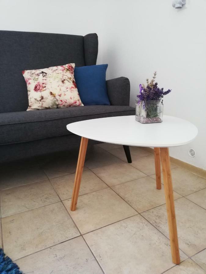 Apartman Julrich Vrbov Eksteriør billede