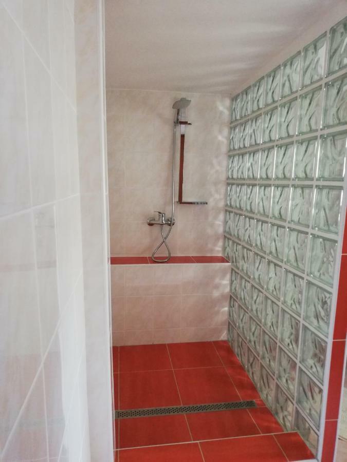 Apartman Julrich Vrbov Eksteriør billede
