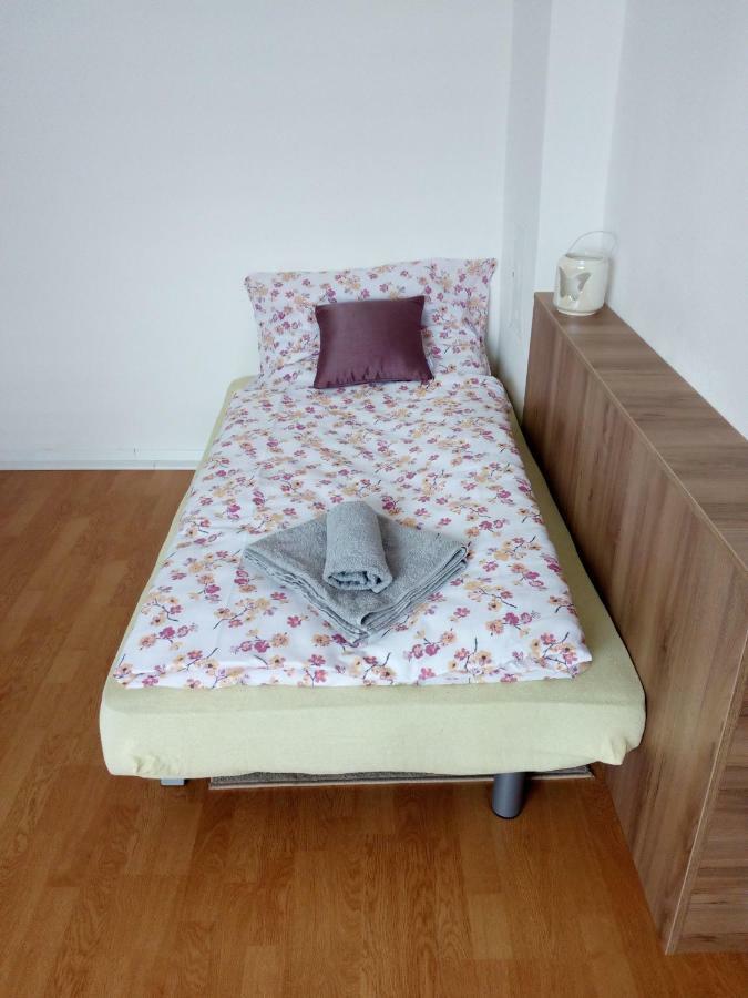 Apartman Julrich Vrbov Eksteriør billede